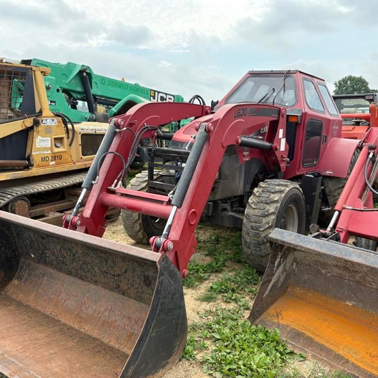 Case International Farmall 120C 4x4 Tractor