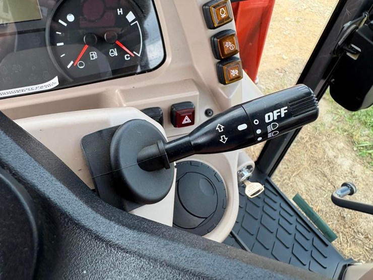 2022-kubota-m7060-image-30