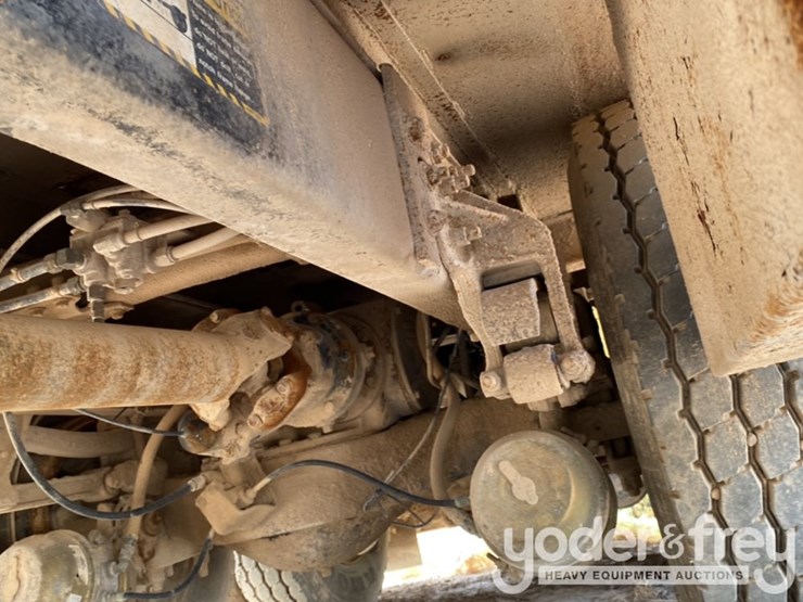 2000-mack-ch613-image-23