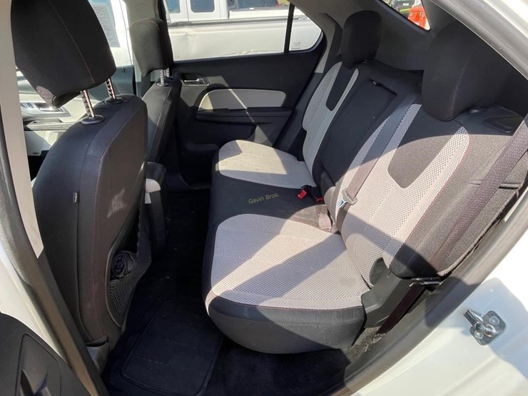 2015-chevrolet-equinox-lt-image-11