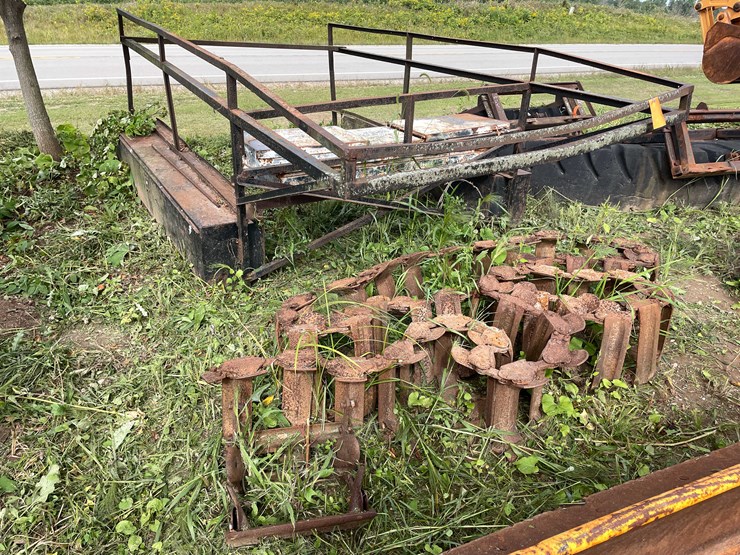 #1294-•-tracks-and-truck-rack-frame-image-3