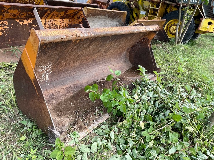 #1145-•-front-loader-bucket-attachment-image-3