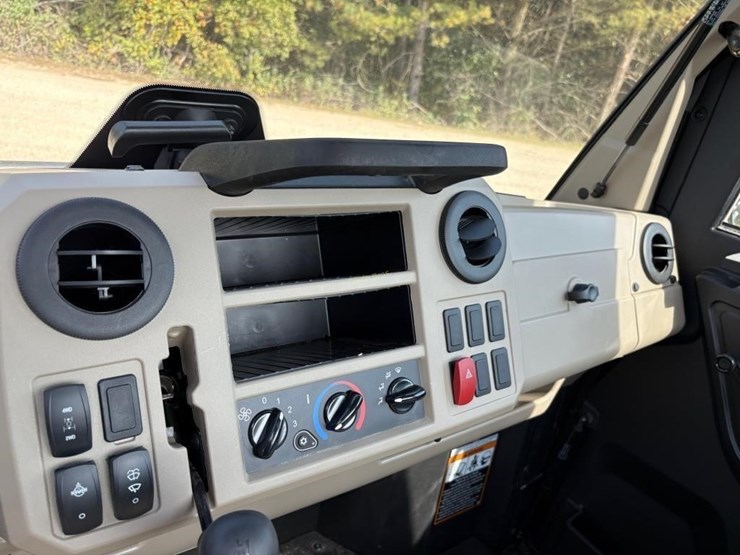 2023-john-deere-xuv-835r-image-9