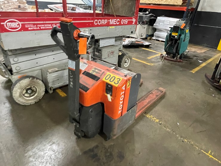 #7160-•-toyota-electric-pallet-jack-image-5