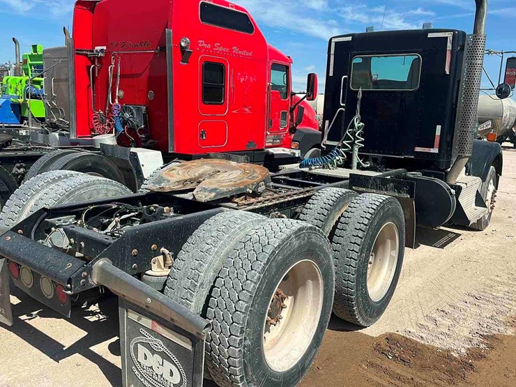 2011-kenworth-t800-image-3