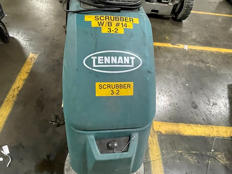 #7161-•-tennant-5280-floor-scrubber-image-17