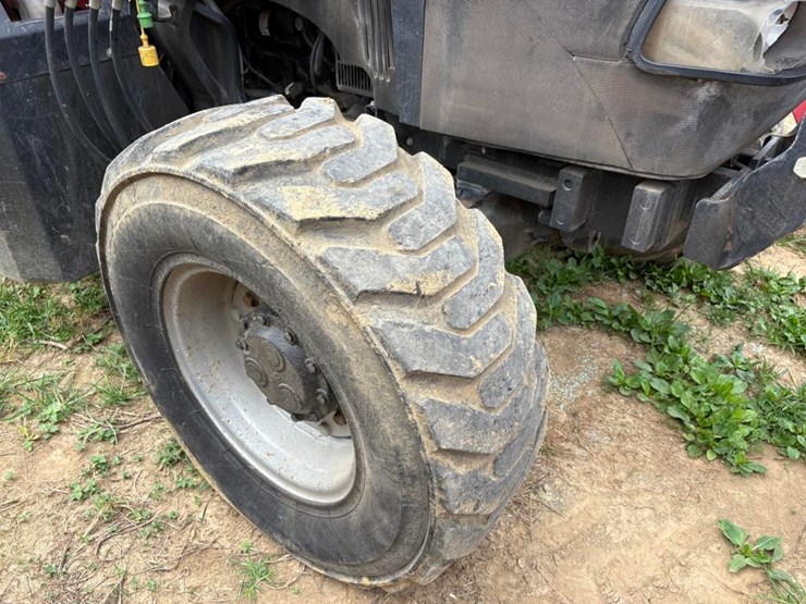 case-international-farmall-120c-4x4-tractor-image-6