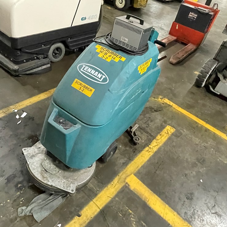 #7161 • Tennant 5280 Floor Scrubber
