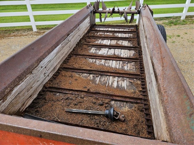 #149-•-new-idea-manure-spreader-image-13