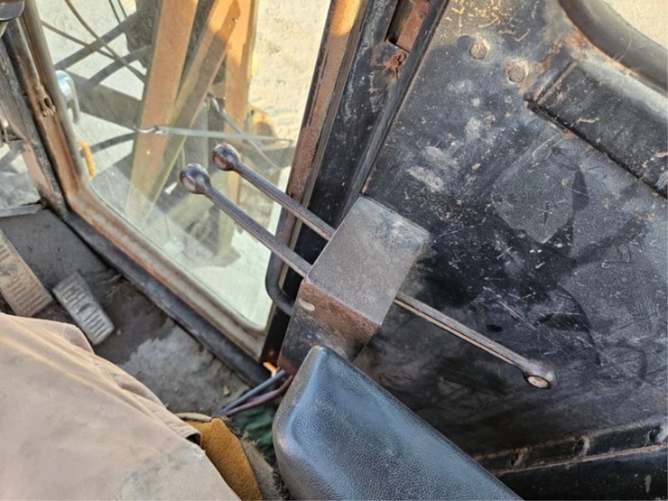 2012-deere-770a-image-46