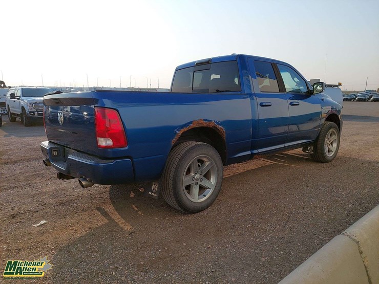 2011-ram-1500-st-image-3