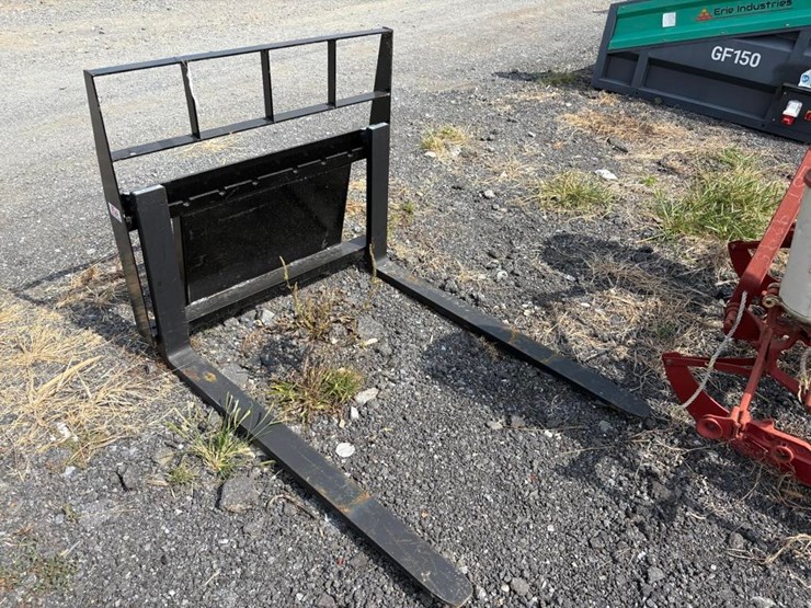 kivel-mini-pallet-fork-attachment-image-2
