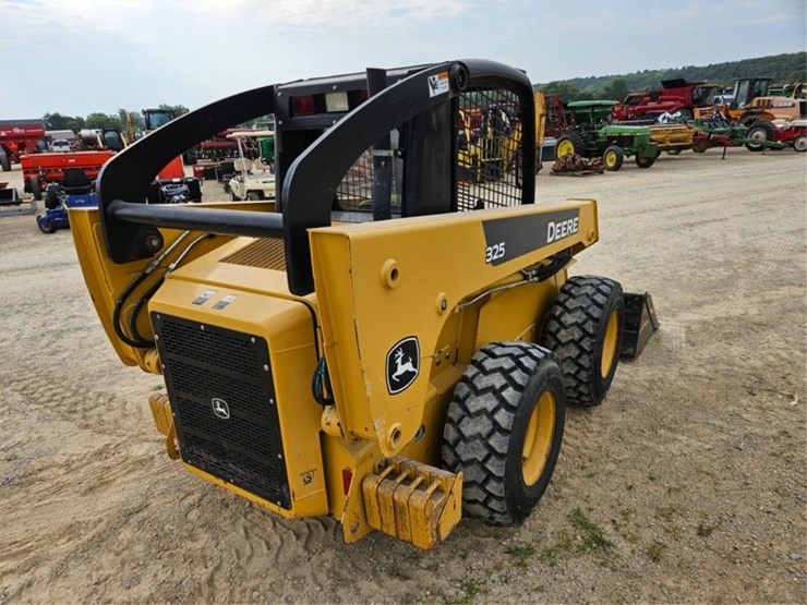 john-deere-325-image-9