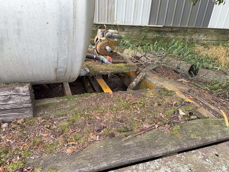 gooseneck-trailer-with-tank-image-21