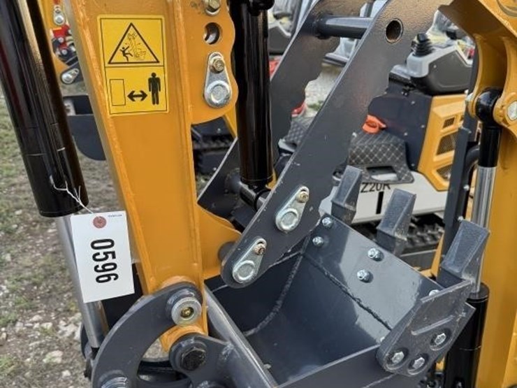 cf-industries,-qk18r-mini-excavator,-gas-engine,-image-3