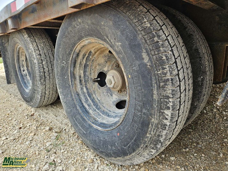 2000-saturn-t/a-25'-pintle-hitch-equipment-trailer-image-14