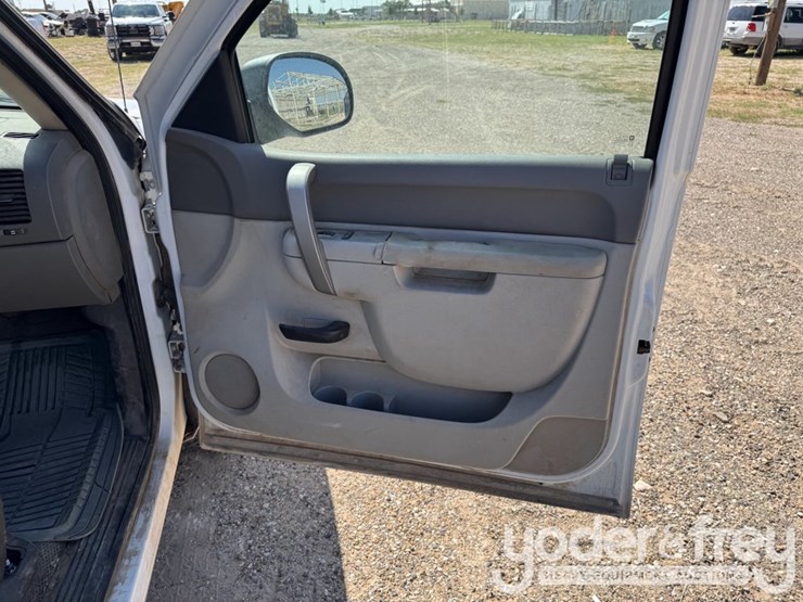 2010-chevrolet-silverado-1500-image-32