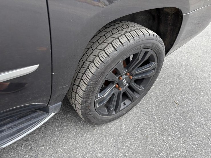 2017-cadillac-escalade-image-11