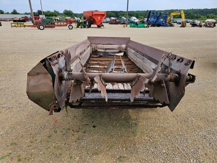 #149-•-new-idea-manure-spreader-image-4