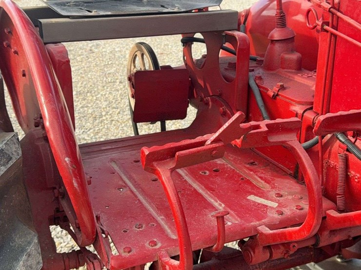 farmall-140-with-belly-mower-image-41