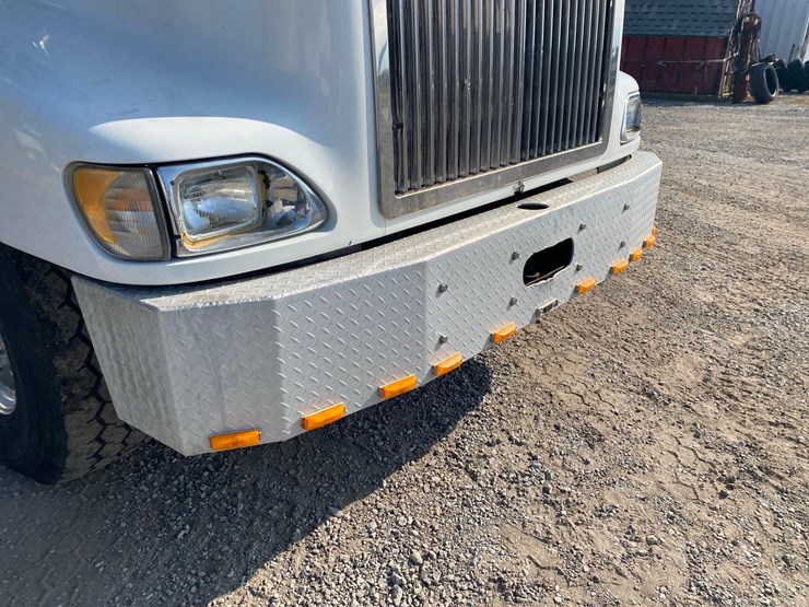 2002-ih-9200i-quad-axle-dump-truck-image-10