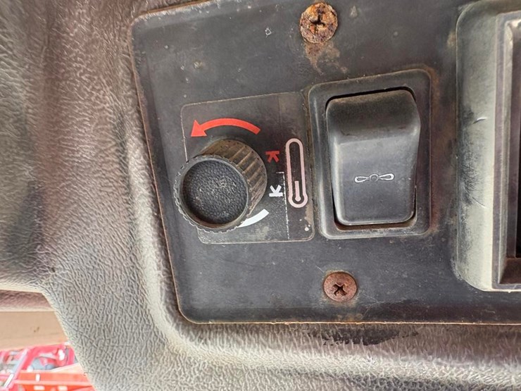massey-ferguson-2675-image-24