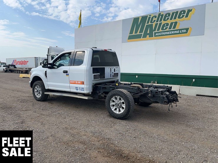 2021-ford-f350-image-2