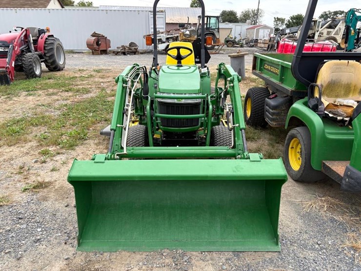 john-deere-2305-image-3
