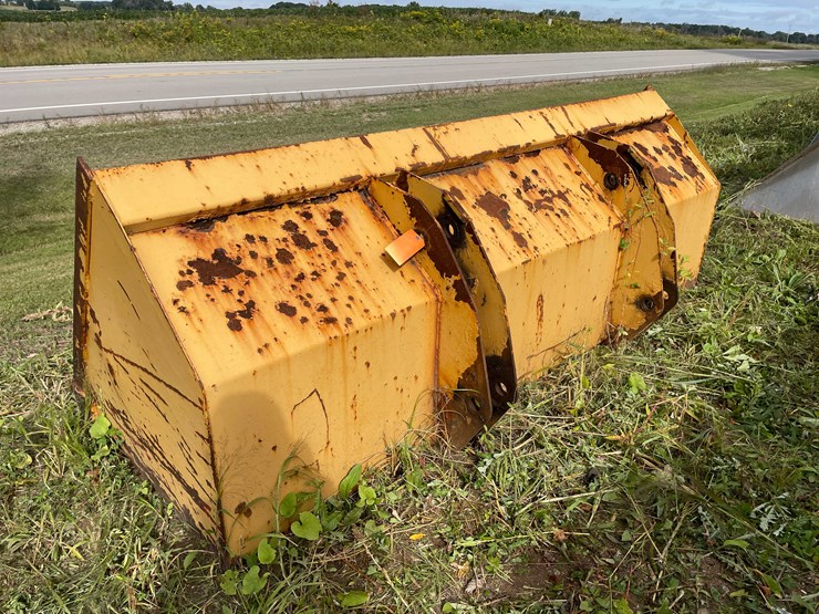 #1286-•-front-loader-bucket-attachment-image-7