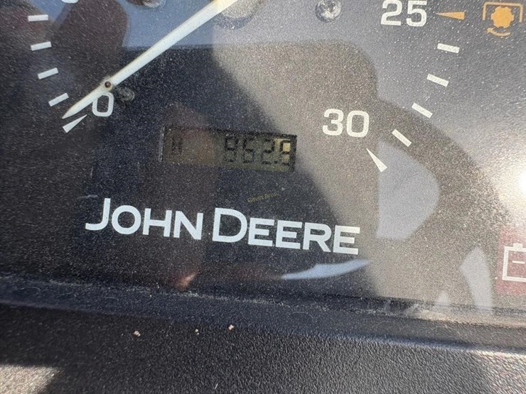john-deere-3038e-image-7
