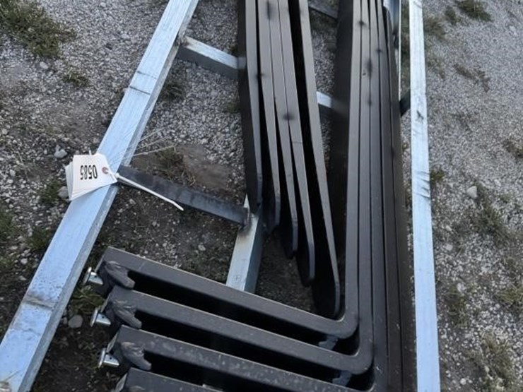 1--set-of-60"-pallet-forks.-image-2