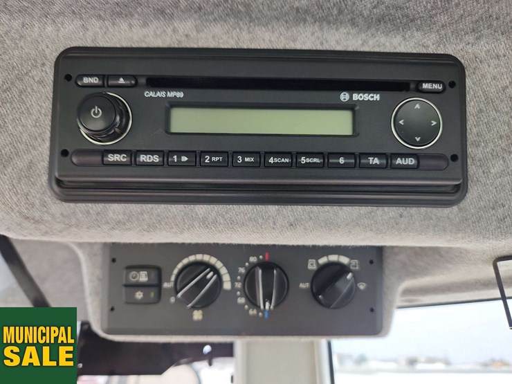 2015-volvo-l70g-image-15