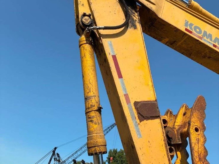 komatsu-pc220-lc-image-24