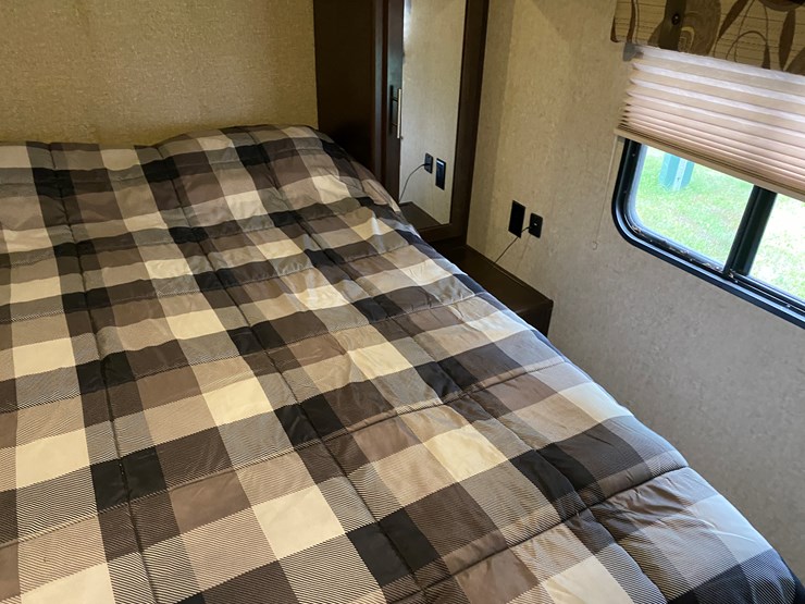 #3304-•-2016-cherokee-limited-274vfk-camper-(has-wi-title)-(three-lakes,-wi)-image-43