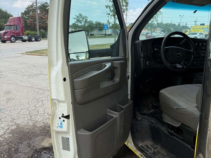 2012-gmc/chev-g3500-mileage-95,462-vin-#1gb3g3cg9c1146368-drives-and-runs-as-it-should,-properly-maintained.-image-10