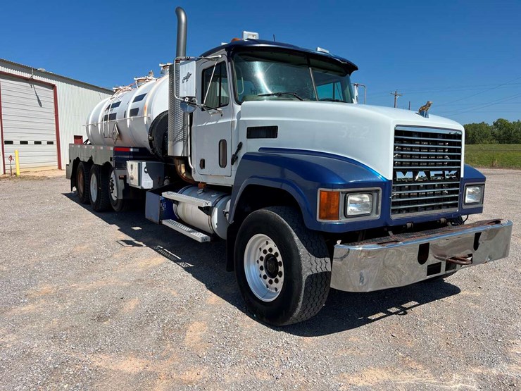 2001-mack-ch613-image-3
