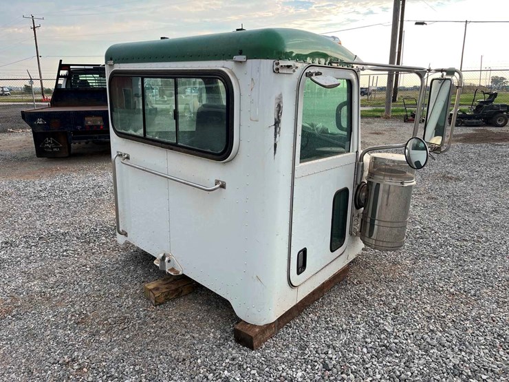 peterbilt-388-image-2