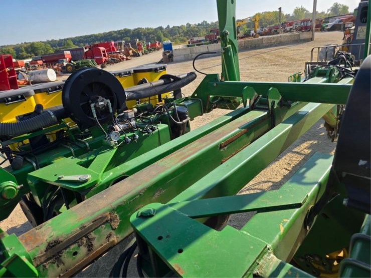 john-deere-1730-image-21
