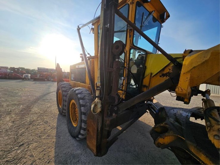 2012-deere-770a-image-25