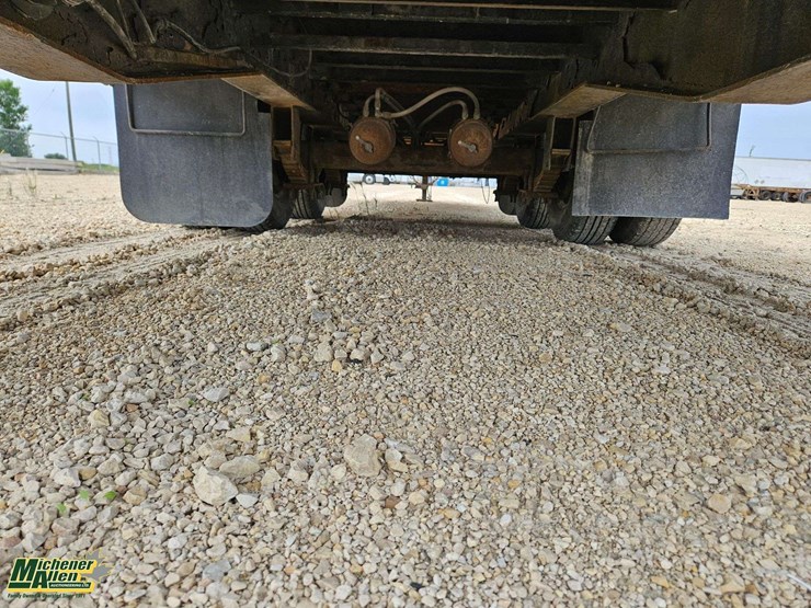 2000-saturn-t/a-25'-pintle-hitch-equipment-trailer-image-10