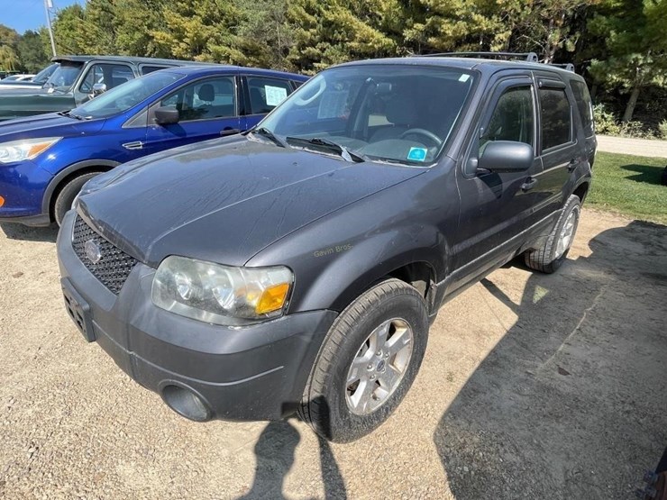 2005-ford-escape-image-1
