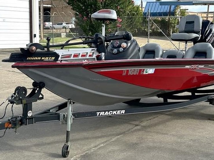 #208-•-2018-tracker-pro-175-team-txw-boat-image-2