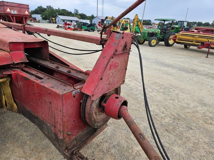 new-holland-275-image-11