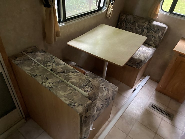 #3302-•-2004-k2-incorporated-sportsman-3803-camper-has-wi-title-(three-lakes,-wi)-image-24