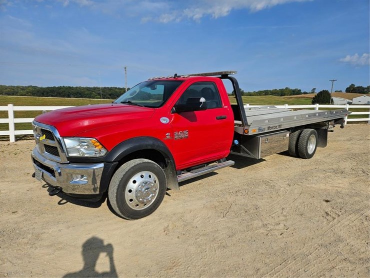 2017-dodge-ram-5500-image-1