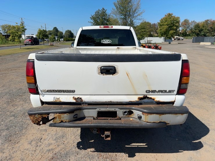 2005-gmc-sierra-2500hd-image-4