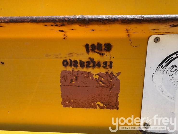 1983-century-lowboy-trailer,-dovetail,-ramps-image-18