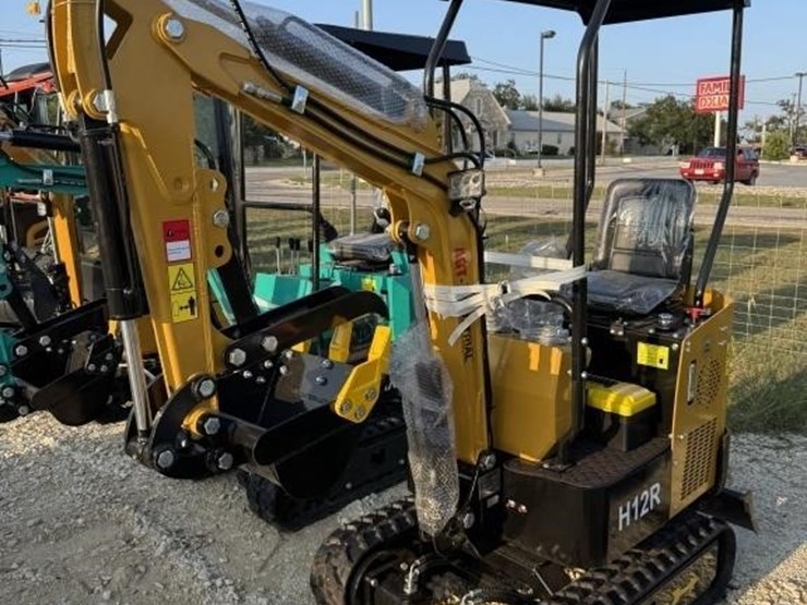 agt,-h12r,-420cc-gas-powered-mini-excavator,-image-1