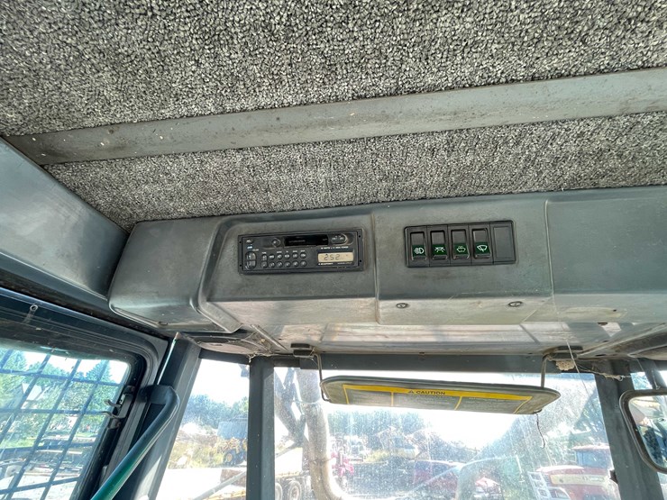 2000-john-deere-660-image-43