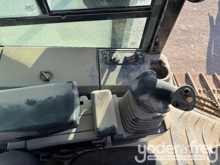 2011-caterpillar-d6k-xl-image-24